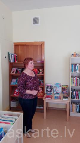 Bērnudārza audzēkņi iepazīstas ar bibliotēku
